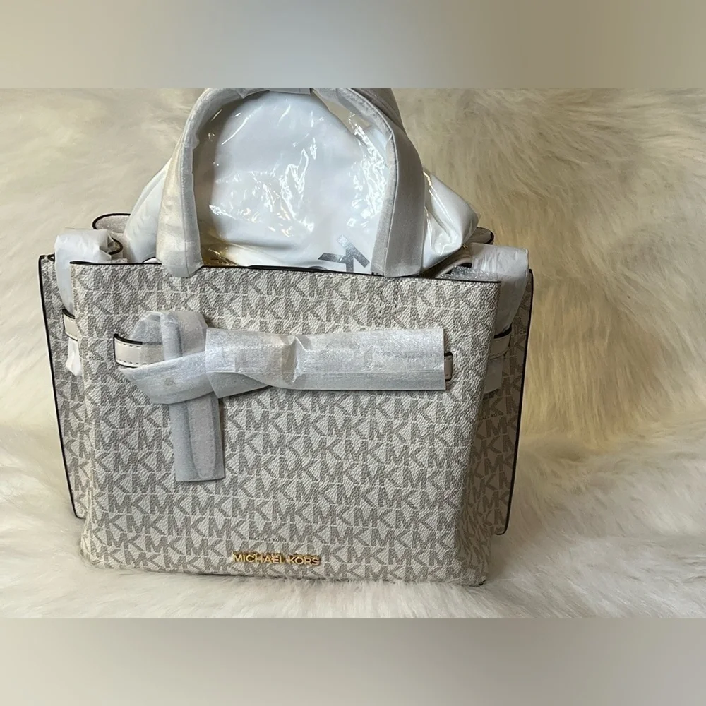NWT Michael Kors Emilia SM Logo Satchel